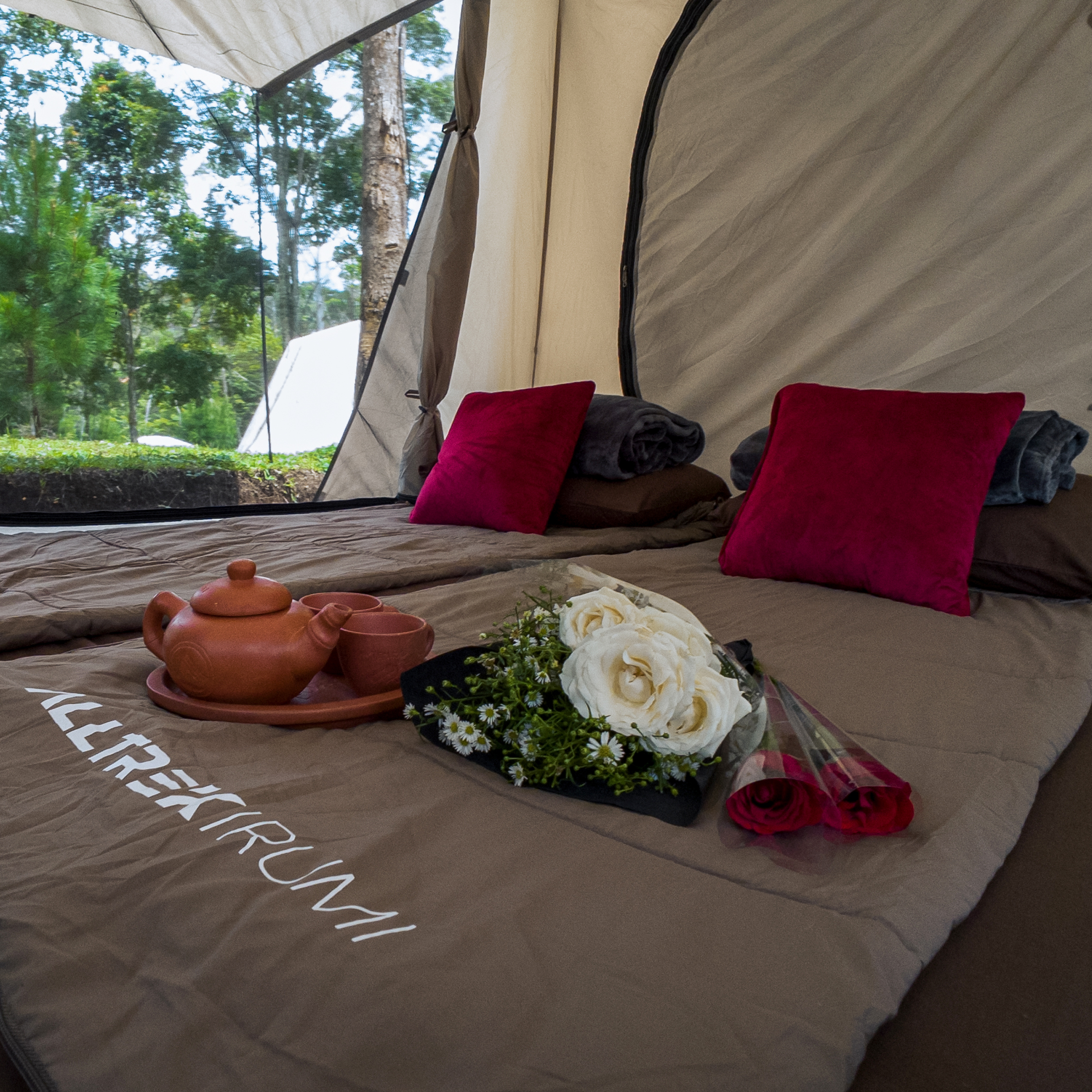 Honeymoon In Paradise Package_1_Square
