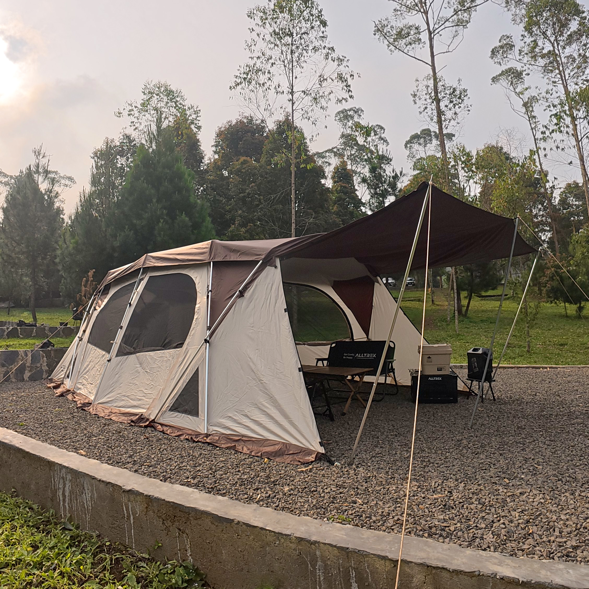 Alpinora Luxcamp Mountain View Area_2