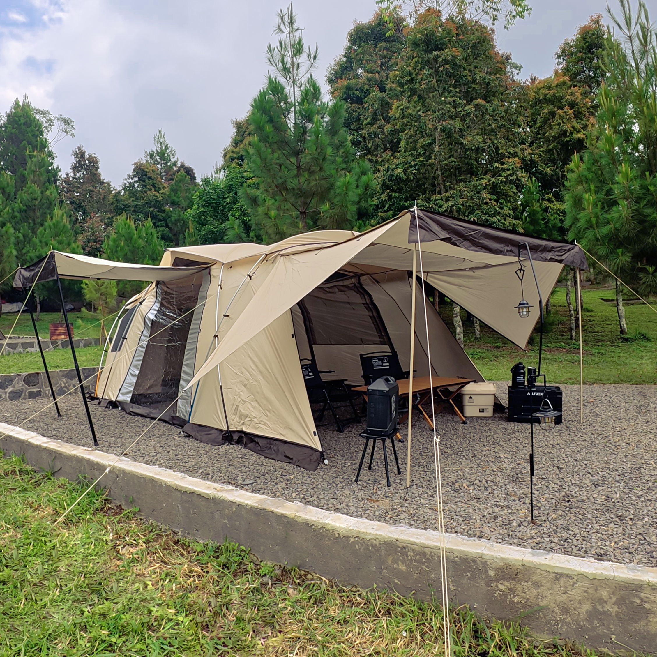 Azteca Luxcamp Mountain View Area_2