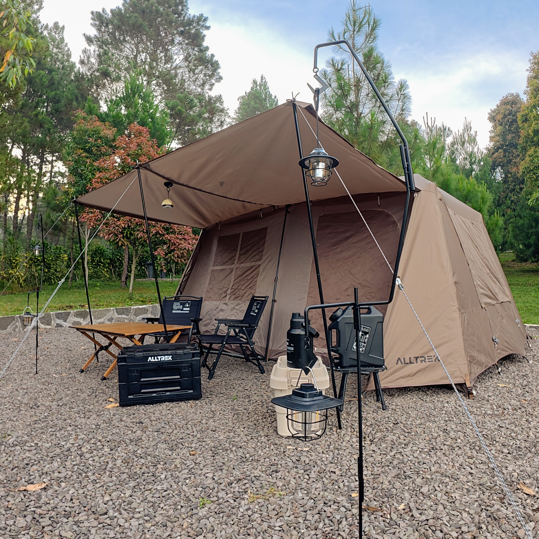 Skylark Luxcamp Mountain View Area Header