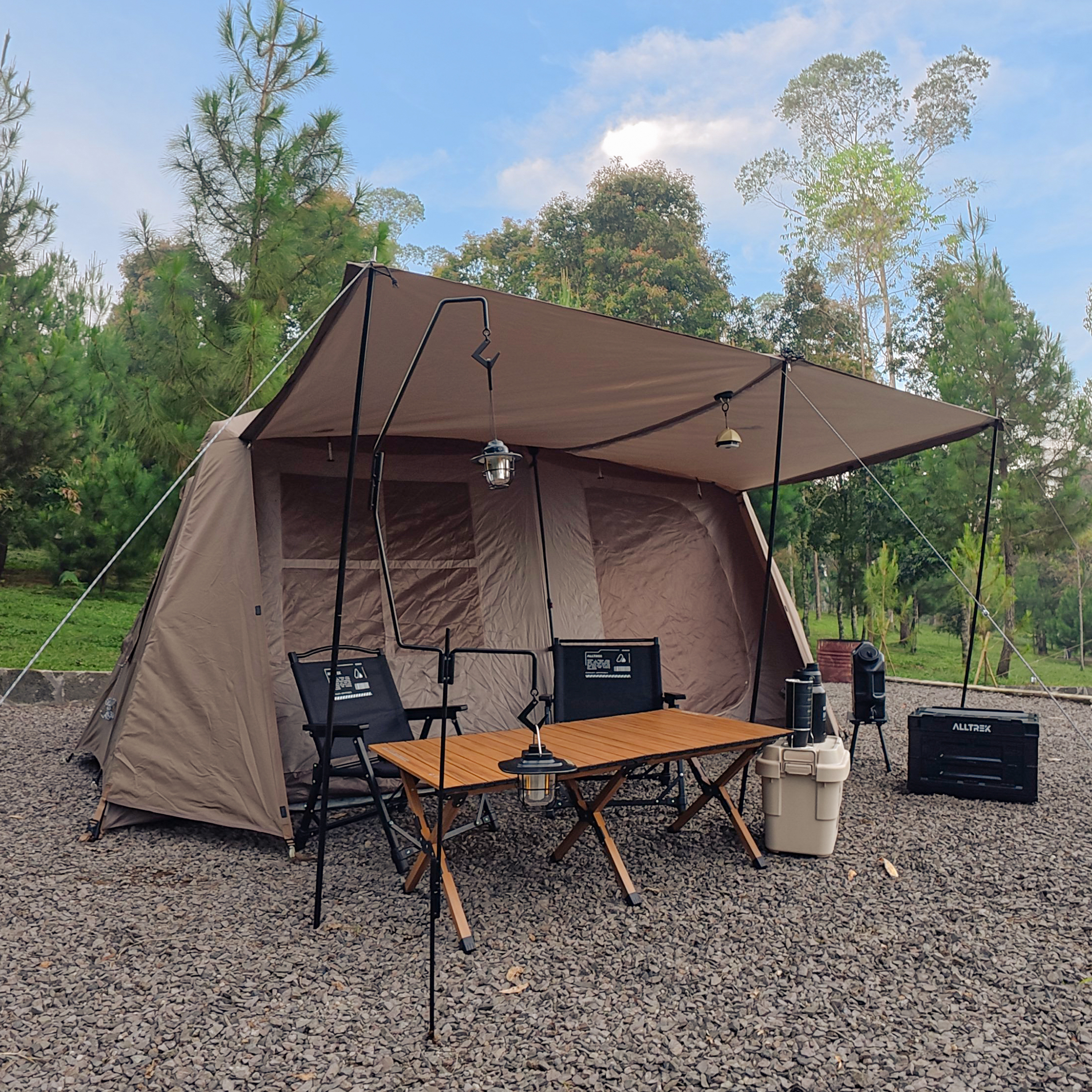 Skylark Luxcamp Mountain View Area_1